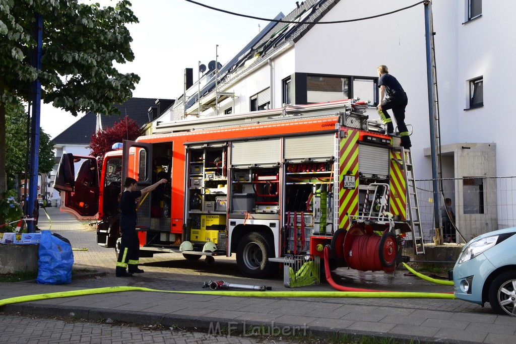Feuer 2 Dachstuhl Koeln Dellbrueck Von der Leyen Str P192.JPG - Miklos Laubert